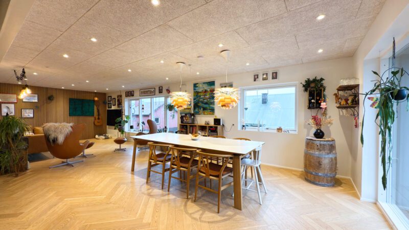 Miðrás 11 — 8r, 352m²