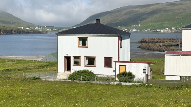 Í Støðni 5, Nes — 4r, 146m²