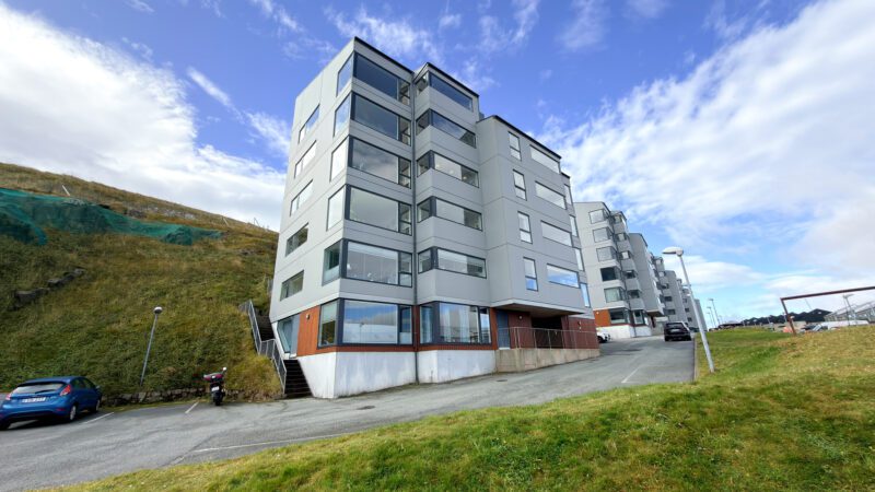 undir Kongavarða 23 1hm — 1r, 83m²